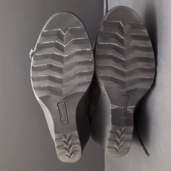 White Mountain Lambert Wedge Woman's Gray Leather Booties, Size M. - Picture 8 of 8